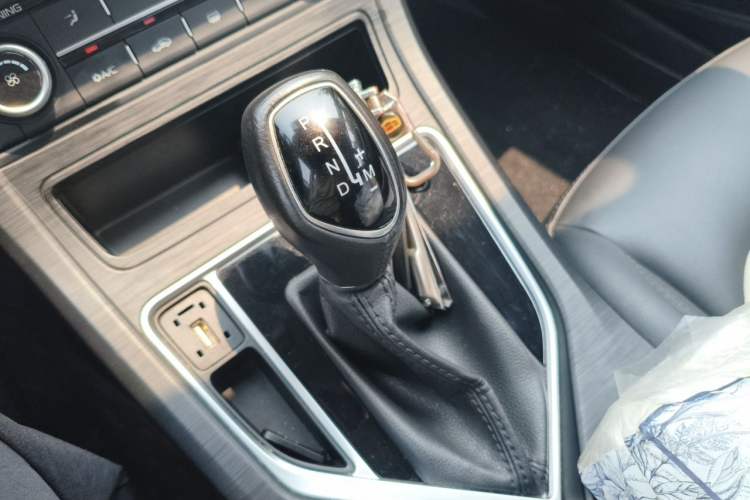 Used Geely Auto Vision 2020 Revised Version 1.5L CVT Asian Games Edition Gear Lever
