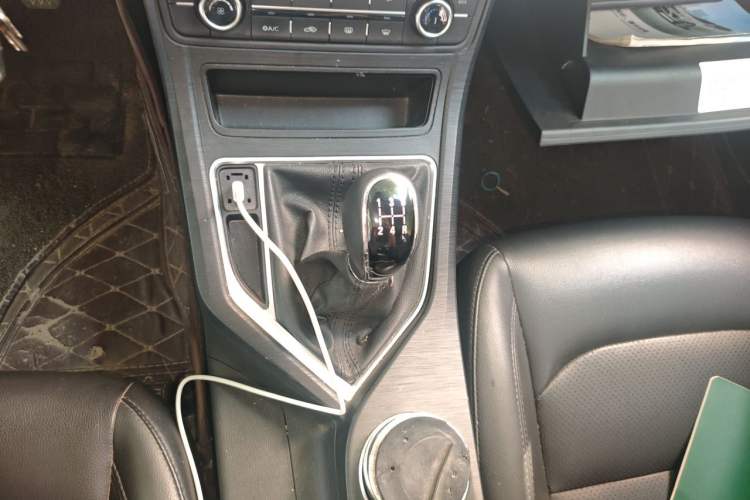 Used Geely Auto Vision 2020 1.5L Manual Value Edition Gear Lever