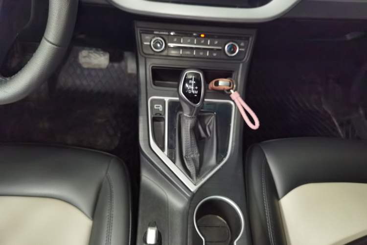 Used Geely Auto Vision 2020 Revised Version 1.5L CVT Asian Games Edition Gear Lever