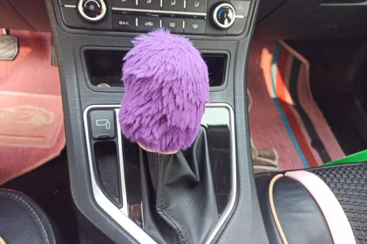Used Geely Auto Vision 2020 Revised Version 1.5L CVT Asian Games Edition Gear Lever