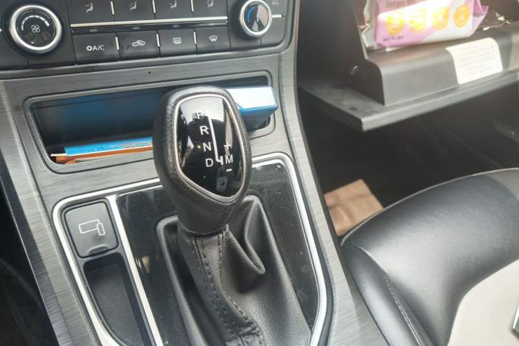 Used Geely Auto Vision 2020 Revised Version 1.5L CVT Asian Games Edition Gear Lever
