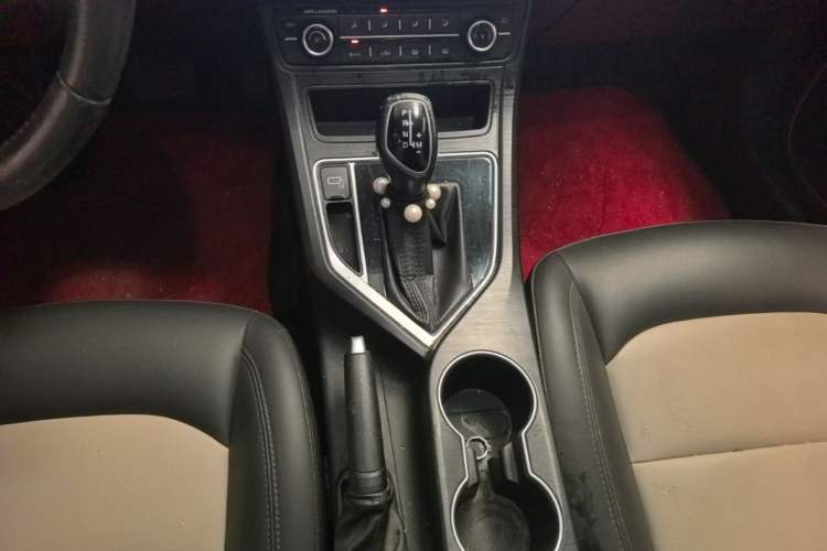 Used Geely Auto Vision 2020 Revised Version 1.5L CVT Asian Games Edition Gear Lever