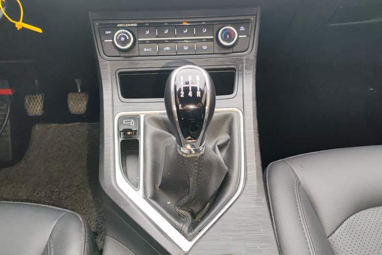 Used Geely Auto Vision 2020 Revised 1.5L Manual Asian Games Edition Gear Lever