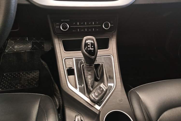 Used Geely Auto Vision 2020 1.5L CVT Value Edition Gear Lever