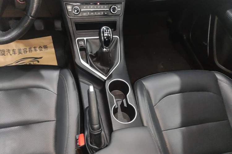 Used Geely Auto Vision 2020 Revised 1.5L Manual Asian Games Edition Gear Lever