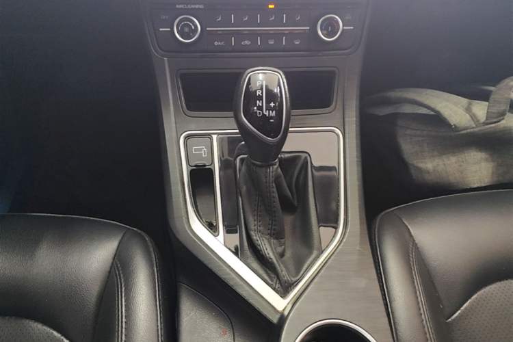 Used Geely Auto Vision 2020 1.5L CVT Value Edition Gear Lever