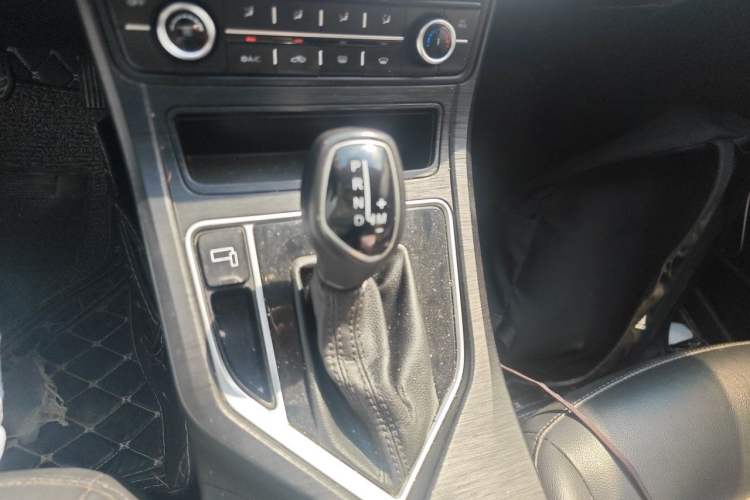 Used Geely Auto Vision 2020 Revised Version 1.5L CVT Asian Games Edition Gear Lever