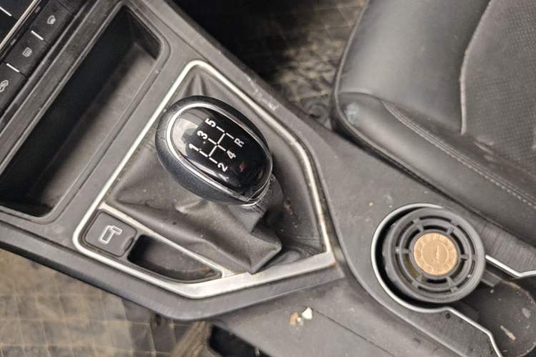 Used Geely Auto Vision 2020 Revised 1.5L Manual Asian Games Edition Gear Lever