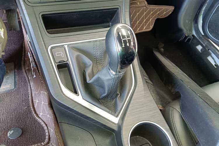 Used Geely Auto Vision 2020 1.5L Manual Value Edition Gear Lever