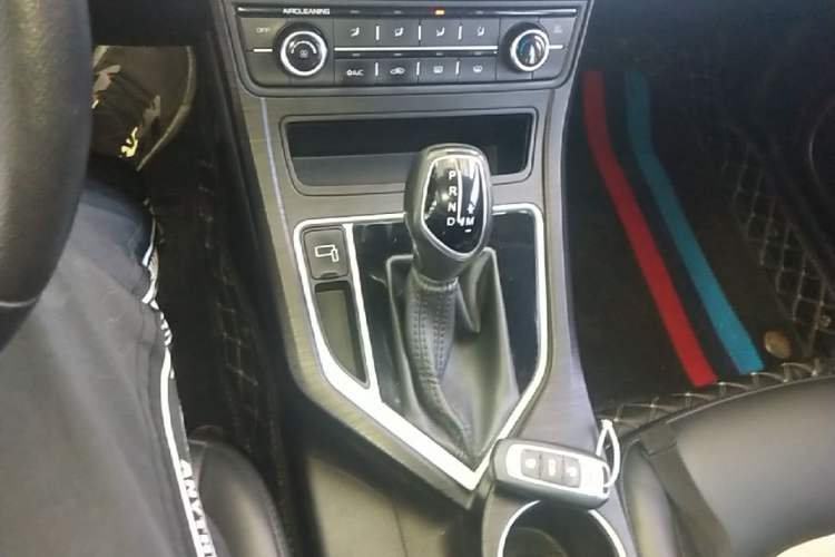 Used Geely Auto Vision 2020 Revised Version 1.5L CVT Asian Games Edition Gear Lever