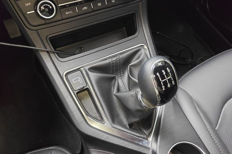Used Geely Auto Vision 2020 1.5L Manual Value Edition Gear Lever