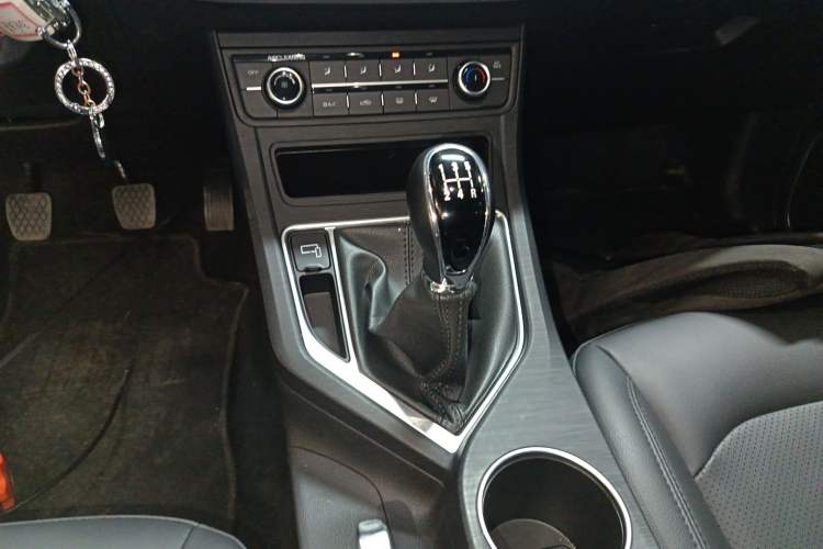 Used Geely Auto Vision 2020 Revised 1.5L Manual Asian Games Edition Gear Lever