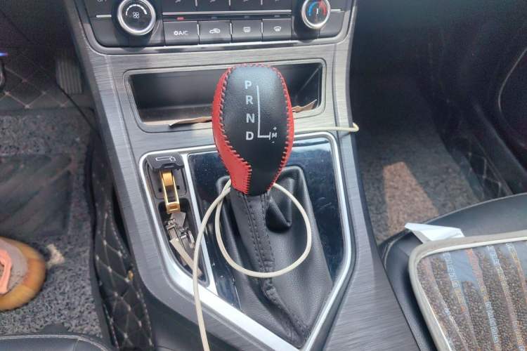 Used Geely Auto Vision 2020 Revised Version 1.5L CVT Asian Games Edition Gear Lever
