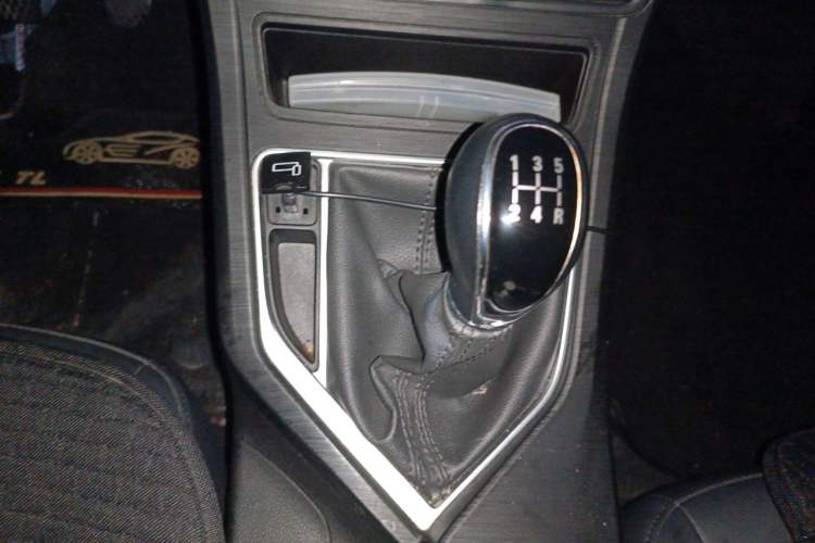 Used Geely Auto Vision 2020 1.5L Manual Value Edition Gear Lever