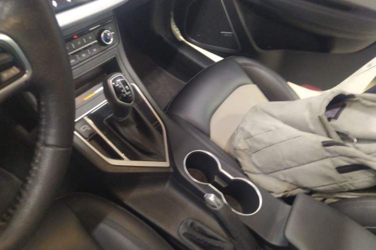 Used Geely Auto Vision 2020 Revised Version 1.5L CVT Asian Games Edition Gear Lever