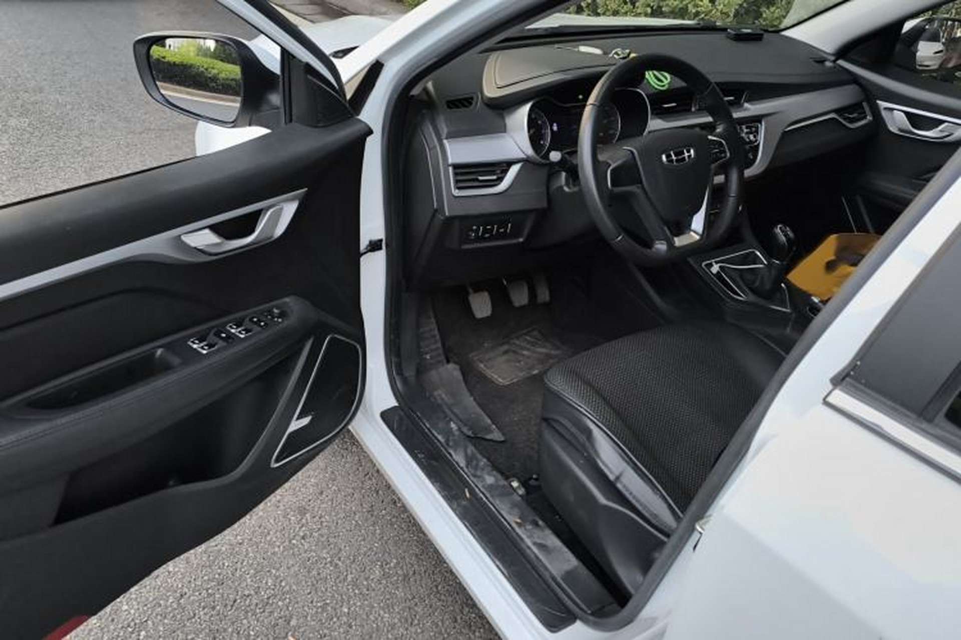 Used Geely Auto Vision 2020 Revised 1.5L Manual Asian Games Edition Interior 3