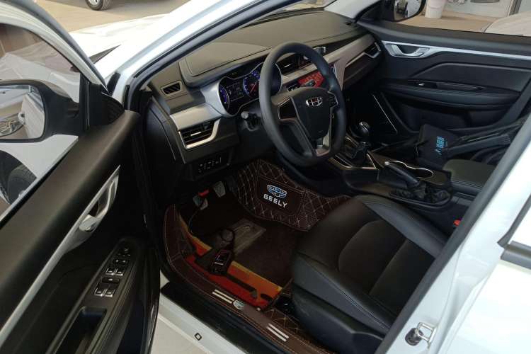 Used Geely Auto Vision 2020 1.5L Manual Value Edition Interior 3