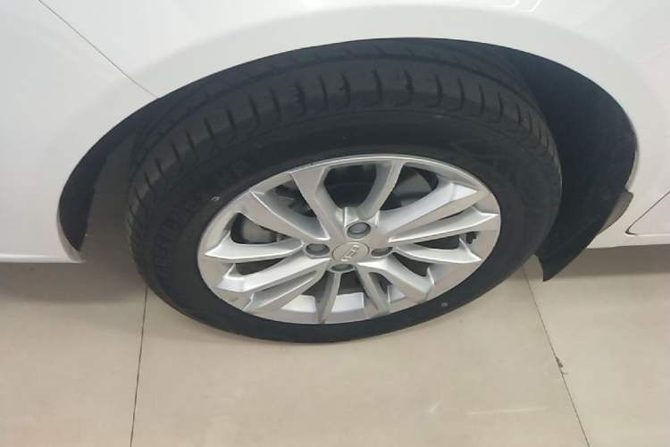 Used Geely Auto Vision 2020 Revised Version 1.5L CVT Asian Games Edition Left Front Wheel Hub