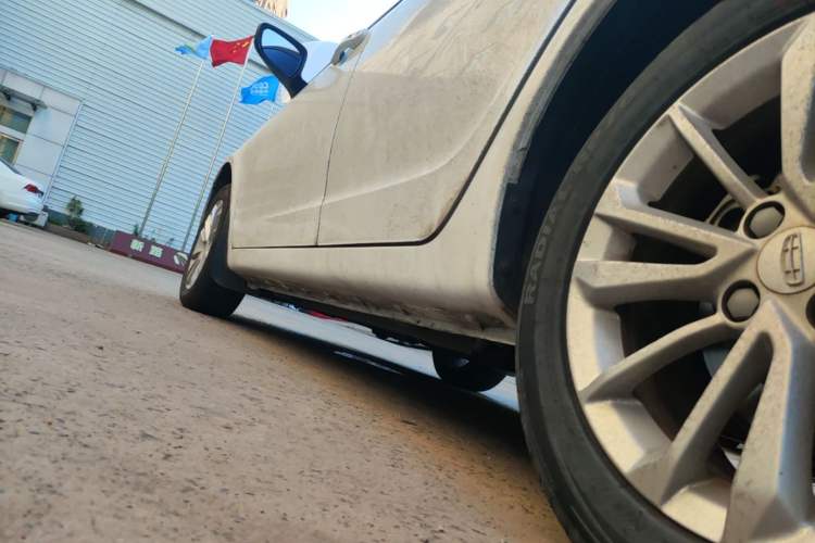 Used Geely Auto Vision 2020 Revised Version 1.5L CVT Asian Games Edition Left Side Sill