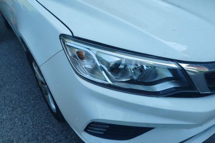 Used Geely Auto Vision 2020 Revised 1.5L Manual Asian Games Edition Right Front Headlight