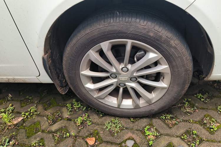 Used Geely Auto Vision 2020 1.5L CVT Asian Games Edition Right Front Wheel Hub