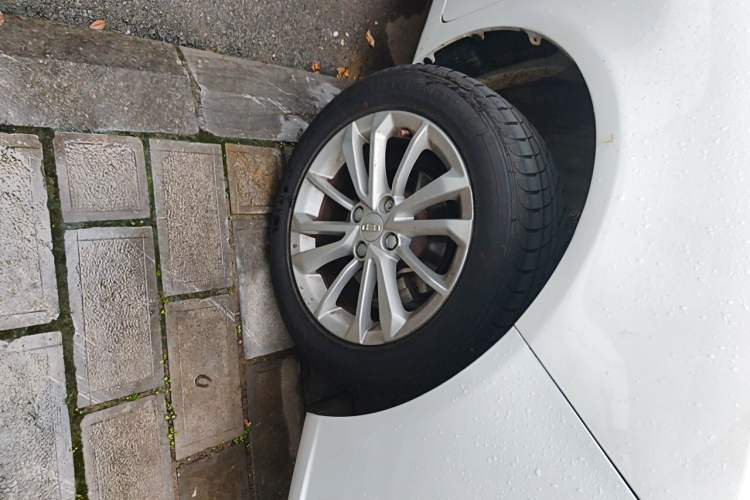 Used Geely Auto Vision 2020 Revised 1.5L Manual Asian Games Edition Right Front Wheel Hub