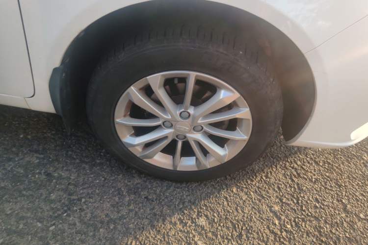 Used Geely Auto Vision 2020 Revised 1.5L Manual Asian Games Edition Right Front Wheel Hub