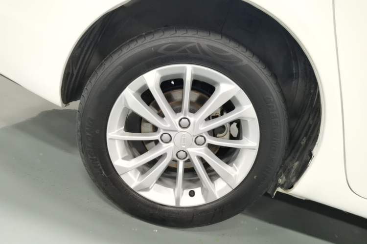 Used Geely Auto Vision 2020 Revised Version 1.5L CVT Asian Games Edition Right Rear Wheel Hub