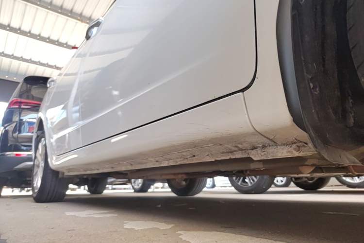 Used Geely Auto Vision 2020 Revised Version 1.5L CVT Asian Games Edition Right Side Sill