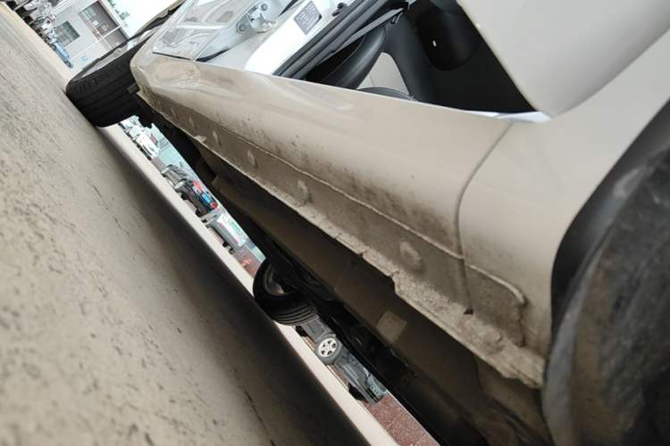 Used Geely Auto Vision 2020 1.5L CVT Value Edition Right Side Sill
