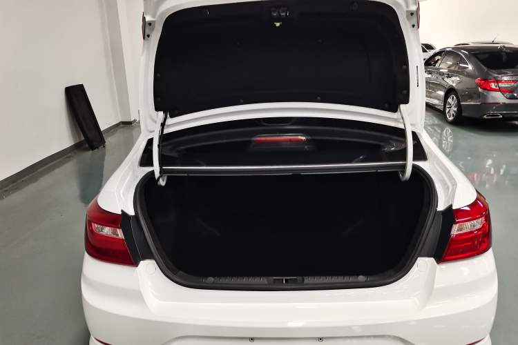 Used Geely Auto Vision 2020 Revised Version 1.5L CVT Asian Games Edition Trunk