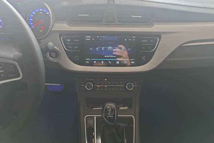 Used Geely Auto Vision 2020 Revised Version 1.5L CVT Asian Games Edition Audio And AC Panel