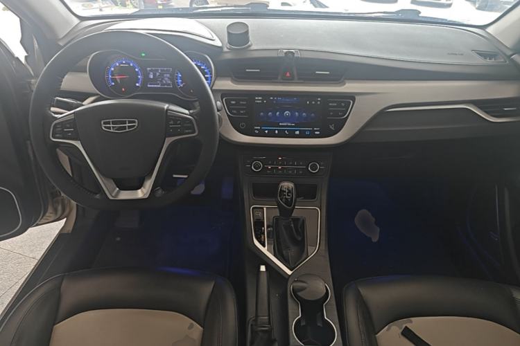 Used Geely Auto Vision 2020 Revised Version 1.5L CVT Asian Games Edition Center Console