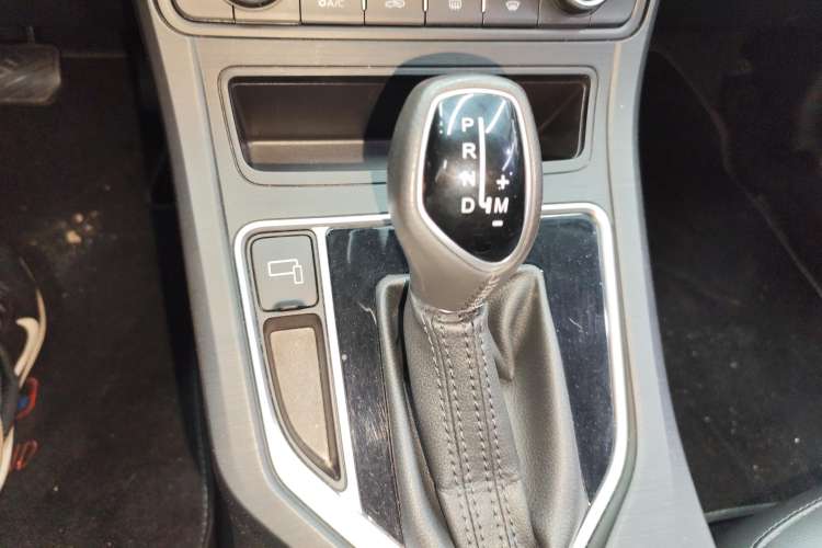 Used Geely Auto Vision 2020 1.5L CVT Value Edition Gear Lever