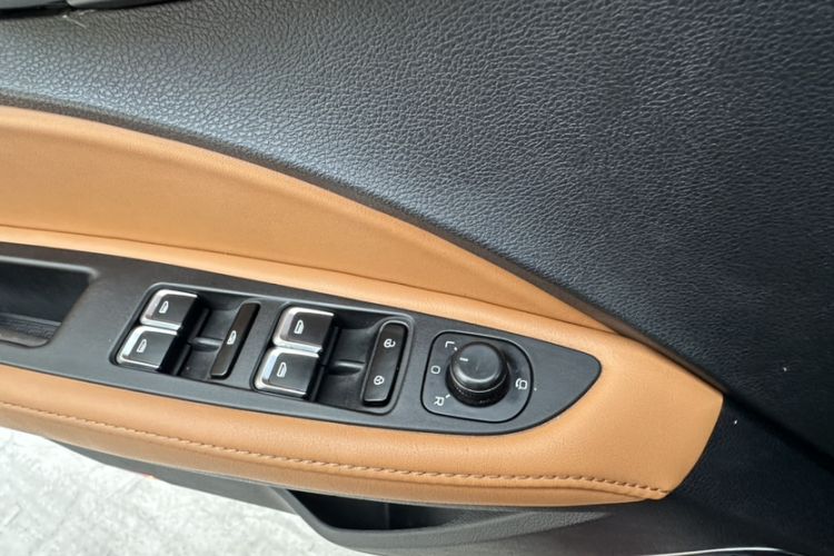 Used Geely Auto Vision S1 2018 1.4T CVT FENGXING Model Interior 11