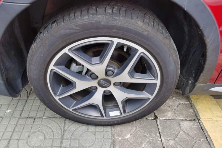Used Geely Auto Vision S1 2019 Upgraded Model 1.5L CVT Luxury Version Left Front Wheel Hub