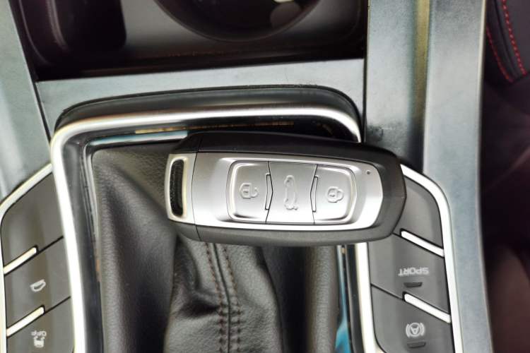 Used Geely Auto Vision S1 2019 Upgraded Model 1.5L CVT Luxury Version Vehicle Key