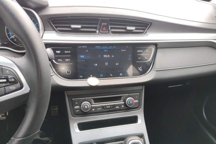Used Geely Auto Vision S1 2019 Upgraded Model 1.5L Manual Elite Version Audio And AC Panel