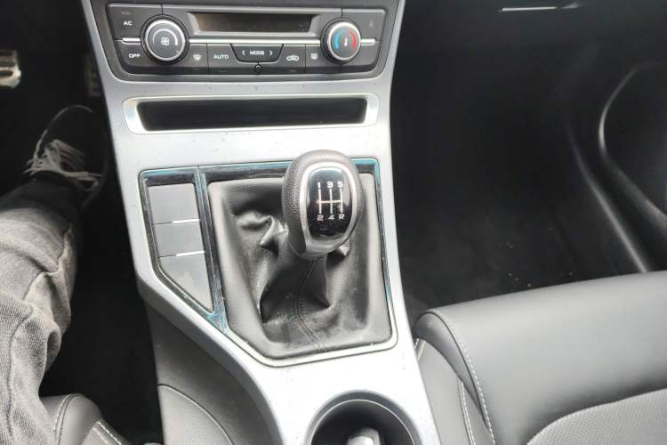 Used Geely Auto Vision S1 2019 Upgraded Model 1.5L Manual Elite Version Gear Lever