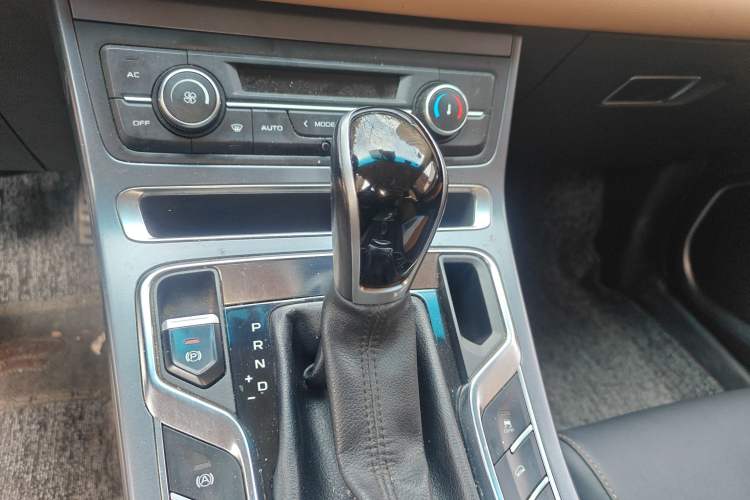 Used Geely Auto Vision S1 2018 1.4T CVT FENGXING Model Gear Lever