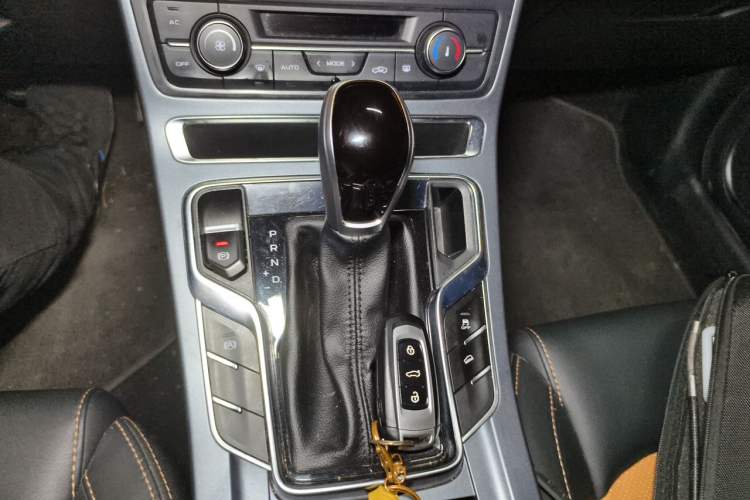 Used Geely Auto Vision S1 2018 1.4T CVT FENGXING Model Gear Lever