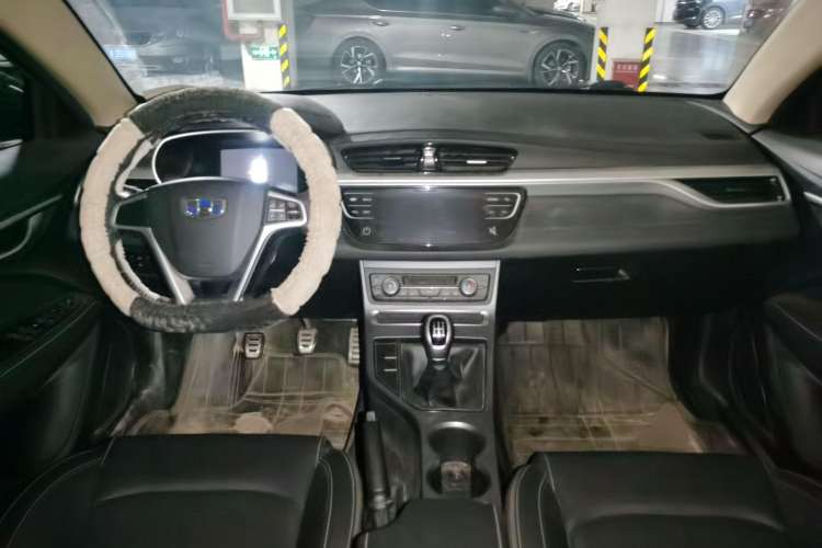 Used Geely Auto Vision S1 2018 1.5L Manual FENGXING Model Center Console