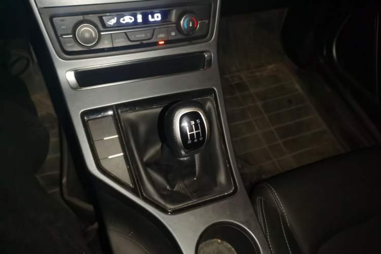 Used Geely Auto Vision S1 2018 1.5L Manual FENGXING Model Gear Lever