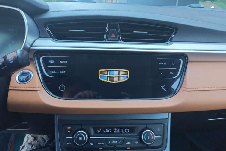 Used Geely Auto Vision S1 2018 1.4T CVT FENGXING Model Audio And AC Panel