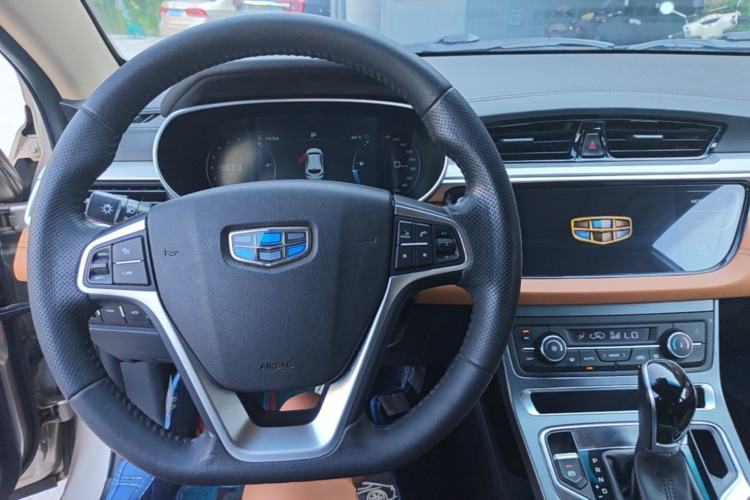 Used Geely Auto Vision S1 2018 1.4T CVT FENGXING Model Center Console