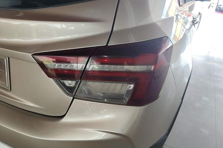 Used Geely Auto Vision S1 2018 1.4T CVT Fengchi Model Exterior 3