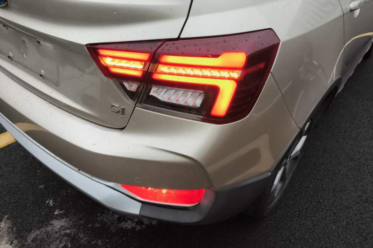 Used Geely Auto Vision S1 2018 1.4T CVT FENGXING Model Exterior 6