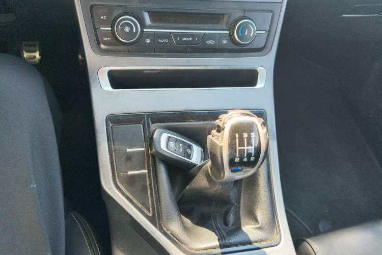 Used Geely Auto Vision S1 2018 1.5L Manual FENGXING Model Gear Lever