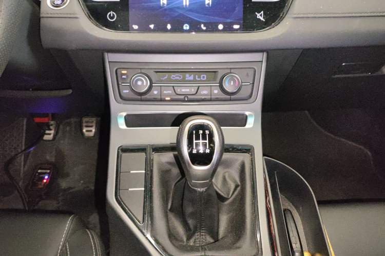 Used Geely Auto Vision S1 2018 1.5L Manual FENGXING Model Gear Lever