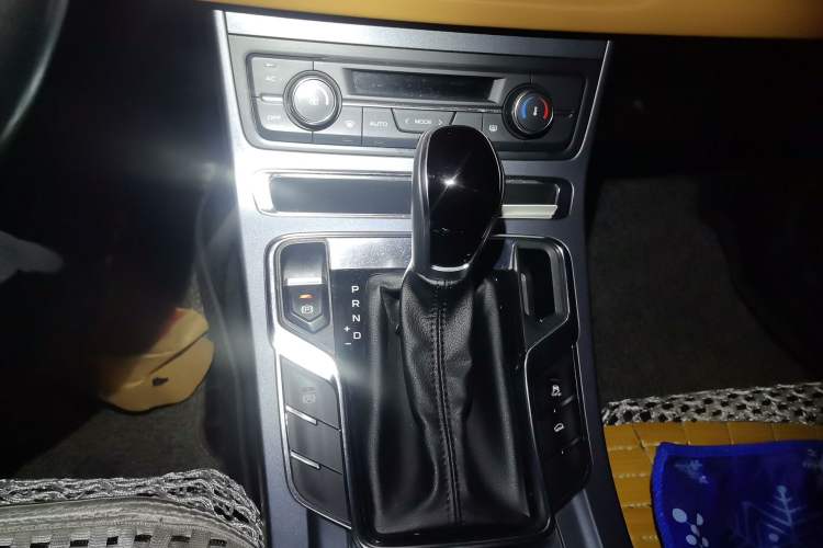 Used Geely Auto Vision S1 2018 1.4T CVT FENGXING Model Gear Lever